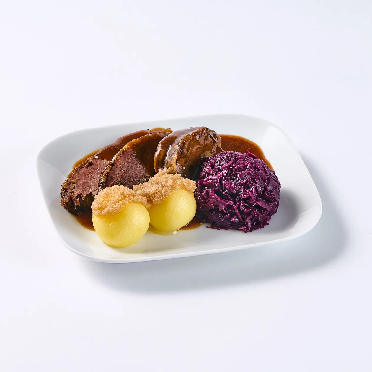 Klassischer Gänsebraten mit Rotkraut und Kartoffelknödeln